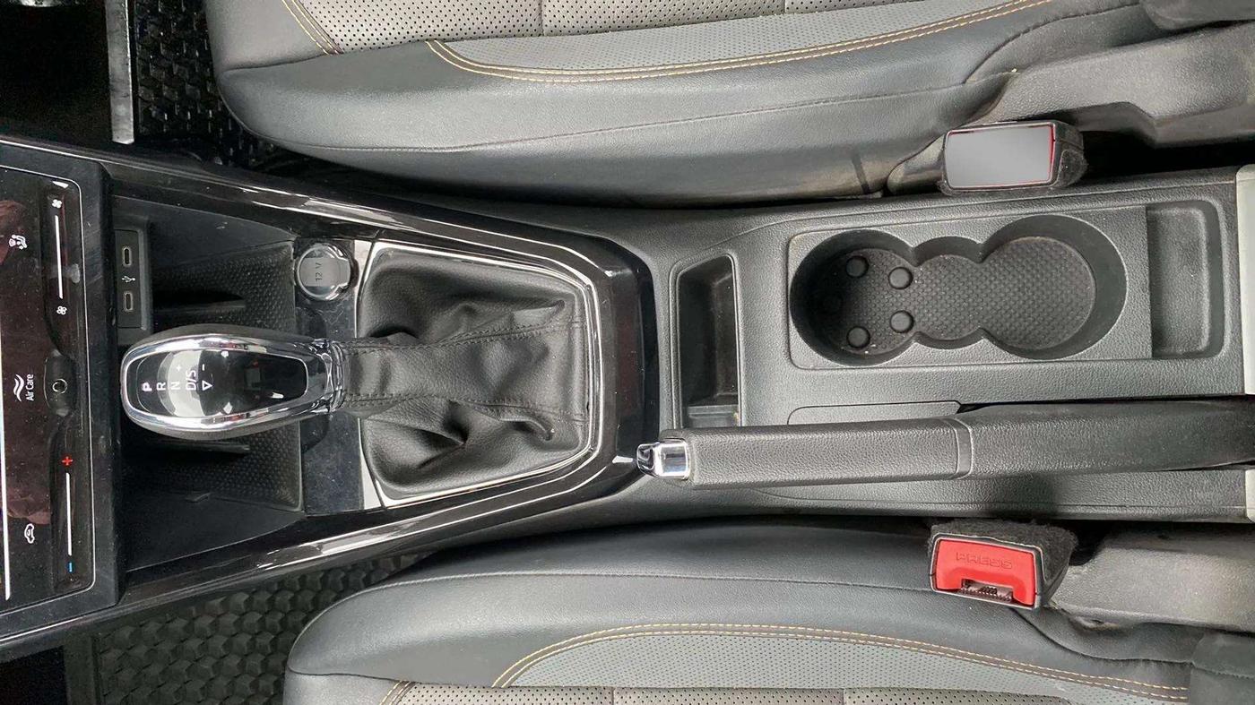 2023 Skoda KUSHAQ STYLE 1.0L TSI AT, Petrol, Automatic, 36,348 km, Gear Lever