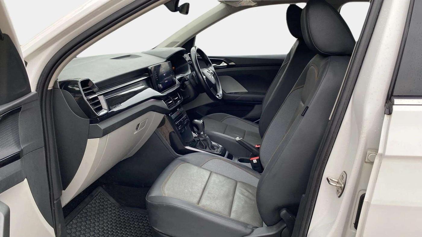 2023 Skoda KUSHAQ STYLE 1.0L TSI AT, Petrol, Automatic, 36,348 km, Right Side Front Door Cabin