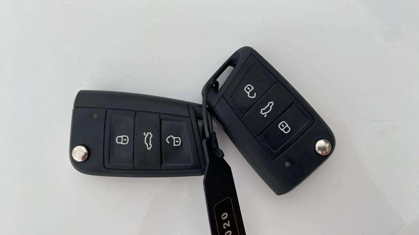 2023 Skoda KUSHAQ STYLE 1.0L TSI AT, Petrol, Automatic, 36,348 km, Key Close Up
