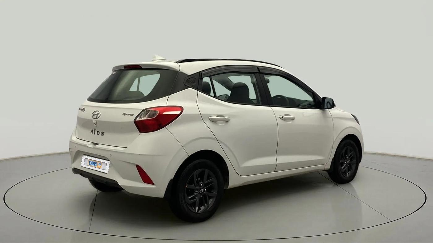 2022 Hyundai GRAND I10 NIOS SPORTZ 1.2 KAPPA VTVT CNG, CNG, Manual, 28,349 km, Right Back Diagonal