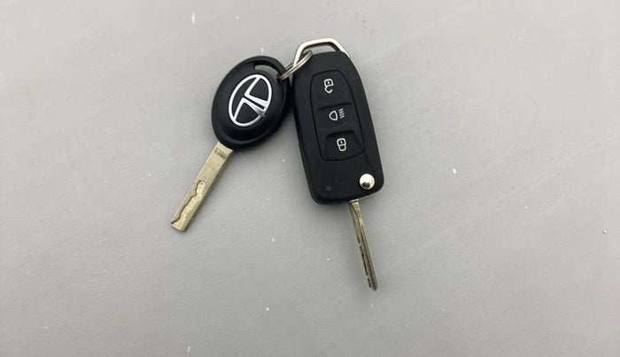 2023 Tata Tiago XT CNG, CNG, Manual, 24,726 km, Key Close Up