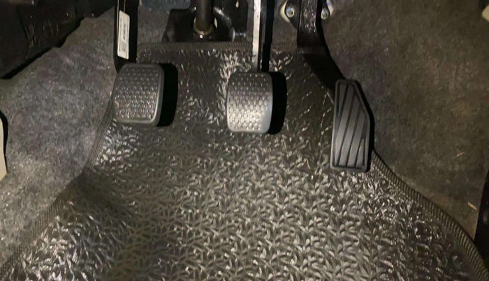 2023 Maruti Alto VXI, Petrol, Manual, 26,257 km, Pedals