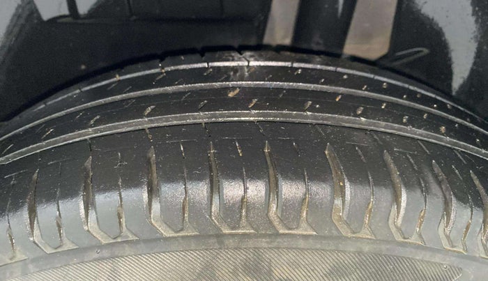 2017 Maruti Dzire VXI, Petrol, Manual, 33,695 km, Left Rear Tyre Tread