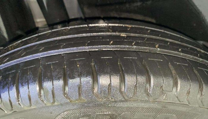 2017 Maruti Dzire VXI, Petrol, Manual, 33,695 km, Right Rear Tyre Tread