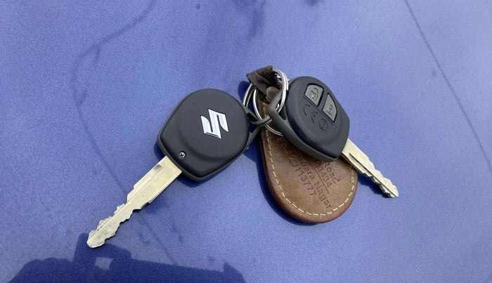2017 Maruti Dzire VXI, Petrol, Manual, 33,695 km, Key Close Up