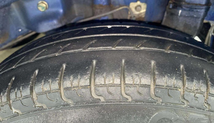 2015 Hyundai Eon ERA +, Petrol, Manual, 30,092 km, Left Rear Tyre Tread