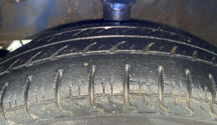 2015 Hyundai Eon ERA +, Petrol, Manual, 30,092 km, Left Front Tyre Tread
