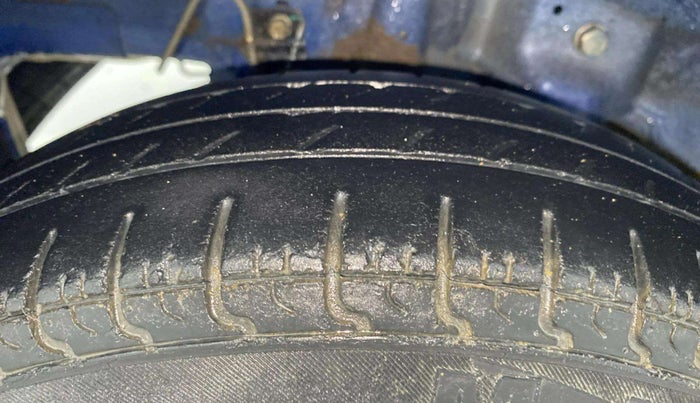 2015 Hyundai Eon ERA +, Petrol, Manual, 30,092 km, Right Rear Tyre Tread