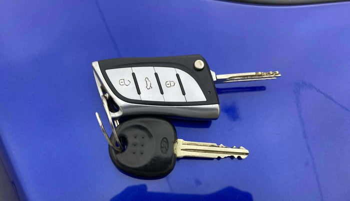 2015 Hyundai Eon ERA +, Petrol, Manual, 30,092 km, Key Close Up