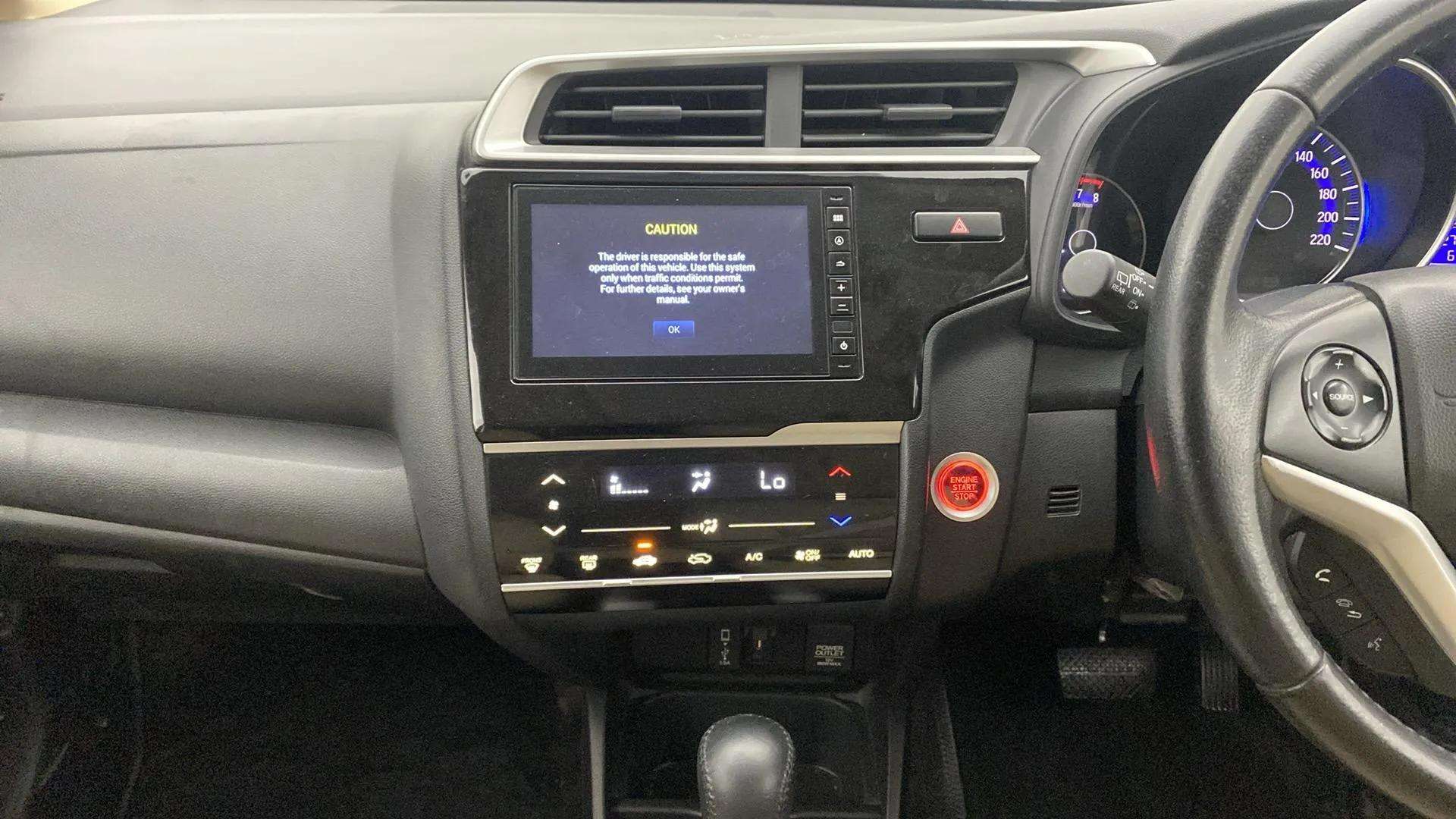 Center-console---infotainment-28