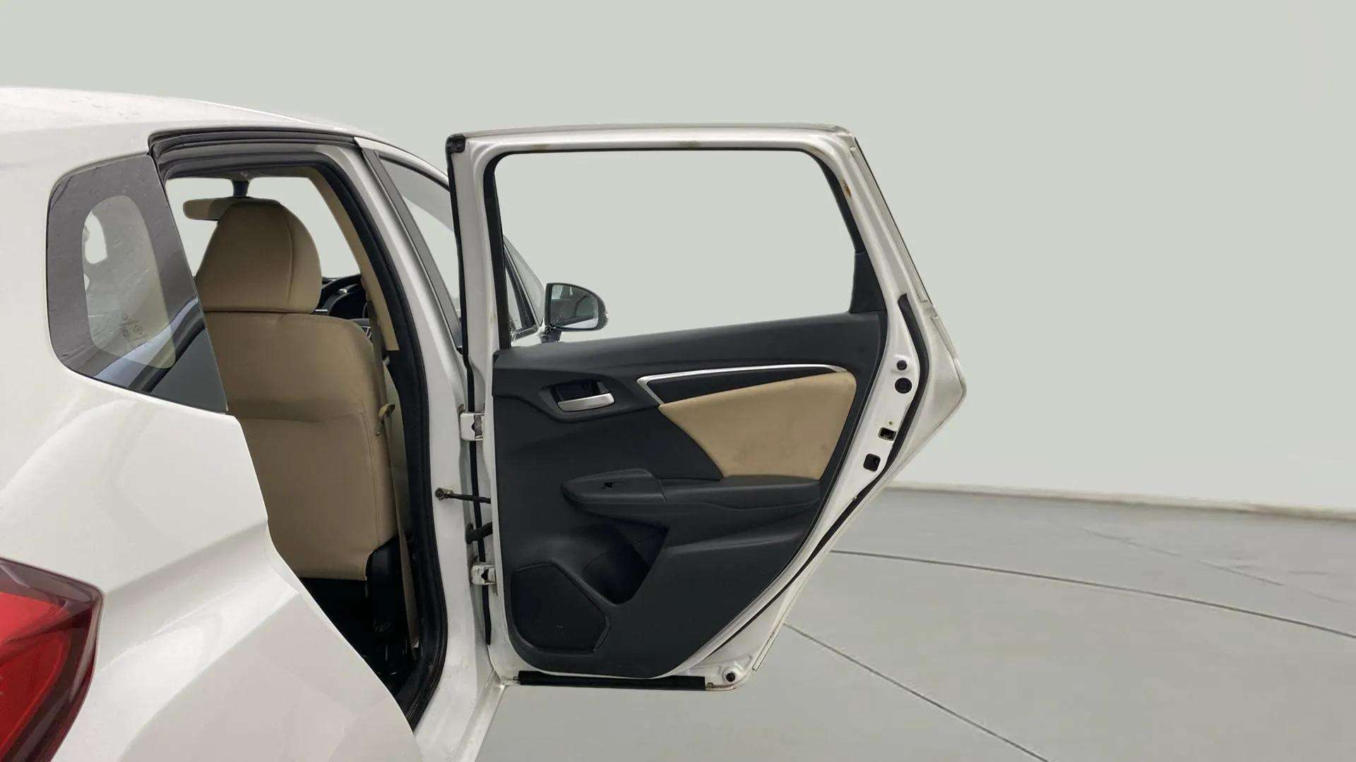 RHS-Rear-Door-Open-33