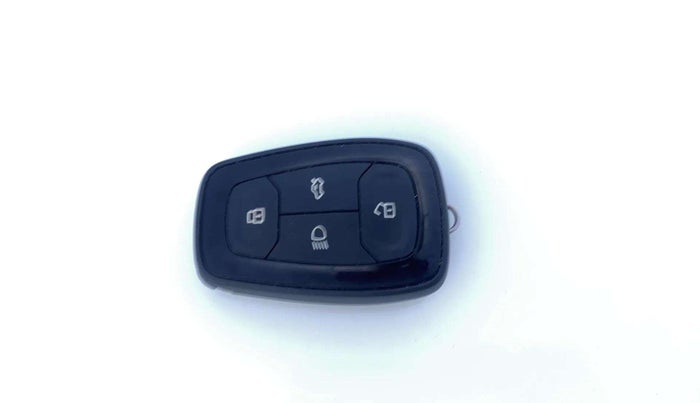 2022 Tata NEXON XZ PLUS PETROL SUNROOF, Petrol, Manual, 30,735 km, Key Close Up