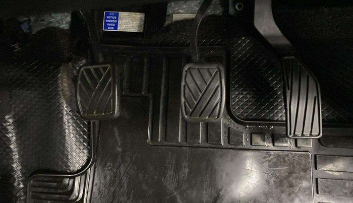 2020 Maruti Vitara Brezza LXI, Petrol, Manual, 50,728 km, Pedals