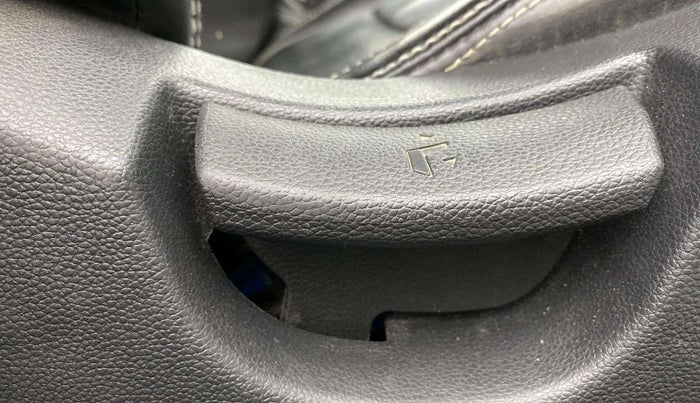 2017 Hyundai Elite i20 SPORTZ 1.2, Petrol, Manual, 91,910 km, Driver Side Adjustment Panel