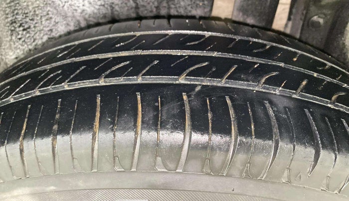 2015 Maruti Swift Dzire VXI, Petrol, Manual, 98,263 km, Left Rear Tyre Tread