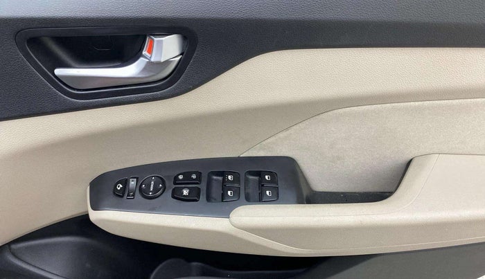 2018 Hyundai Verna 1.6 VTVT SX, Petrol, Manual, 88,455 km, Driver Side Door Panels Control