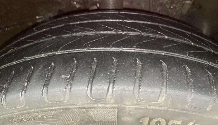 2018 Hyundai Verna 1.6 VTVT SX, Petrol, Manual, 88,455 km, Right Front Tyre Tread