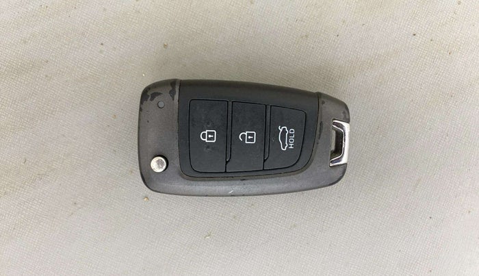 2018 Hyundai Verna 1.6 VTVT SX, Petrol, Manual, 88,455 km, Key Close Up