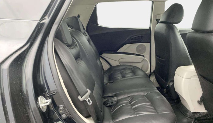 2022 Mahindra XUV300 W4 1.5 DIESEL, Diesel, Manual, 66,314 km, Right Side Rear Door Cabin