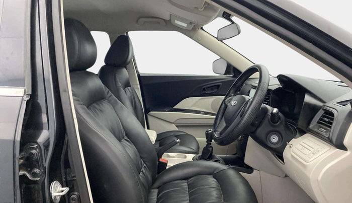 2022 Mahindra XUV300 W4 1.5 DIESEL, Diesel, Manual, 66,314 km, Right Side Front Door Cabin