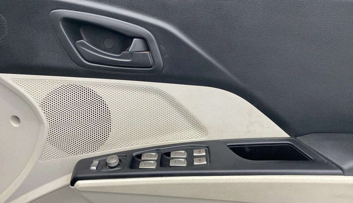 2022 Mahindra XUV300 W4 1.5 DIESEL, Diesel, Manual, 66,314 km, Driver Side Door Panels Control