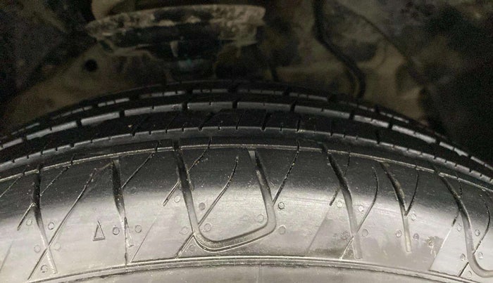 2022 Mahindra XUV300 W4 1.5 DIESEL, Diesel, Manual, 66,314 km, Right Front Tyre Tread