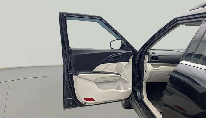 2022 Mahindra XUV300 W4 1.5 DIESEL, Diesel, Manual, 66,314 km, LHS Front Door