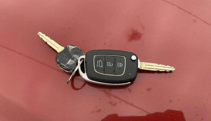 2022 Hyundai VENUE S Plus 1.2 Petrol MT, Petrol, Manual, 28,750 km, Key Close Up
