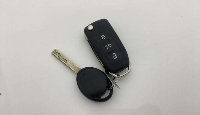 2021 Tata NEXON XM SUNROOF PETROL, Petrol, Manual, 41,496 km, Key Close Up