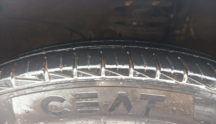 2021 Maruti Alto LXI OPT CNG, CNG, Manual, 32,267 km, Left Front Tyre Tread