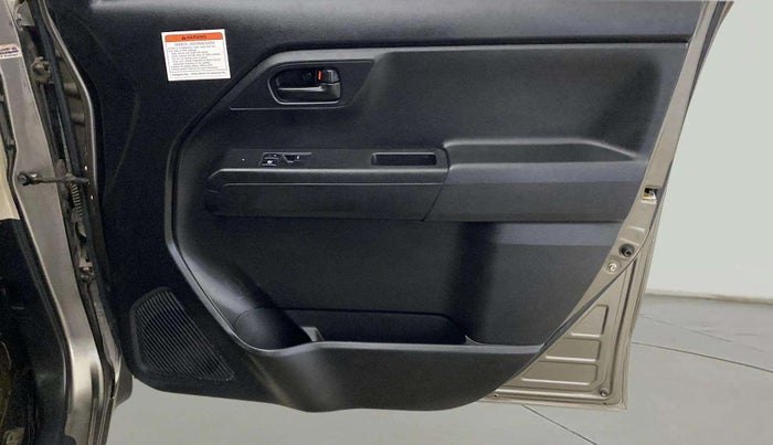 2020 Maruti New Wagon-R LXI CNG (O) 1.0, CNG, Manual, 62,215 km, Driver Side Door Panels Control