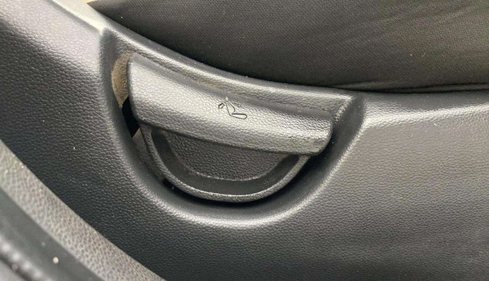 2016 Hyundai Xcent BASE 1.2, Petrol, Manual, 1,33,432 km, Driver Side Adjustment Panel