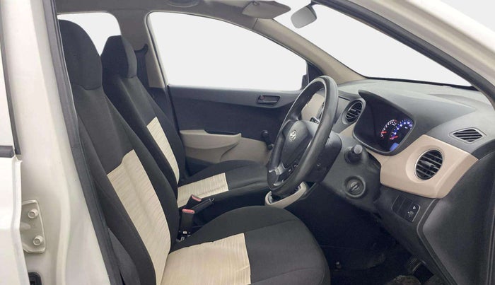 2016 Hyundai Xcent BASE 1.2, Petrol, Manual, 1,33,432 km, Right Side Front Door Cabin