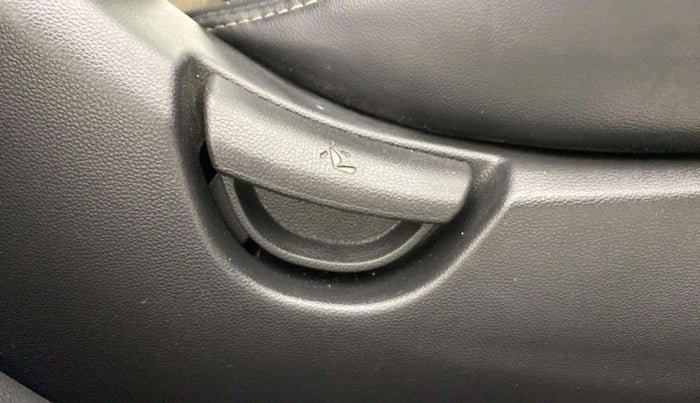 2018 Hyundai Grand i10 MAGNA 1.2 KAPPA VTVT, Petrol, Manual, 45,748 km, Driver Side Adjustment Panel