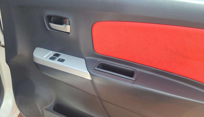 2011 Maruti Wagon R 1.0 LXI, Petrol, Manual, 72,154 km, Driver Side Door Panels Control