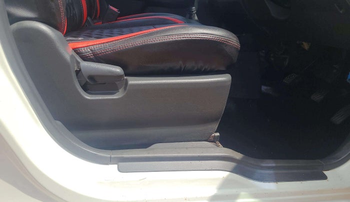 2011 Maruti Wagon R 1.0 LXI, Petrol, Manual, 72,154 km, Driver Side Adjustment Panel