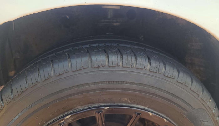 2011 Maruti Wagon R 1.0 LXI, Petrol, Manual, 72,154 km, Left Front Tyre Tread