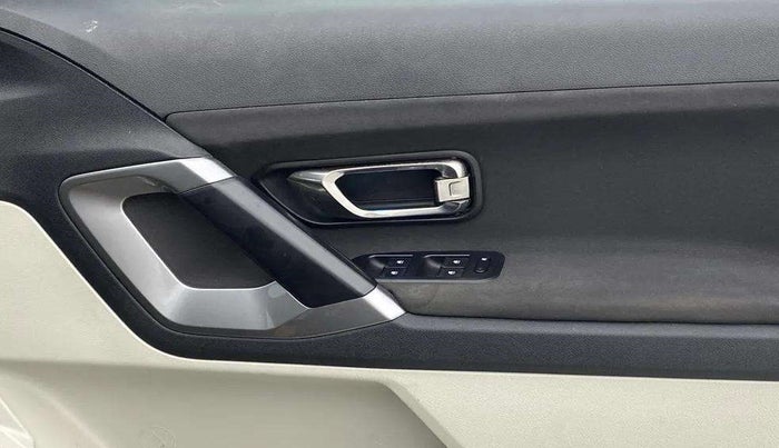 2022 Tata Safari XTA PLUS, Diesel, Automatic, 33,328 km, Driver Side Door Panels Control
