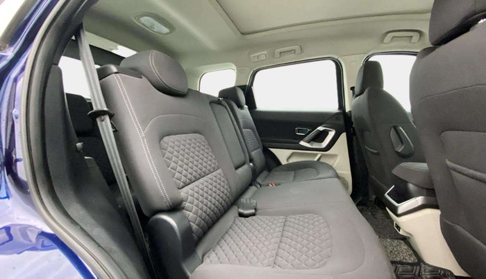 2022 Tata Safari XTA PLUS, Diesel, Automatic, 33,328 km, Right Side Rear Door Cabin