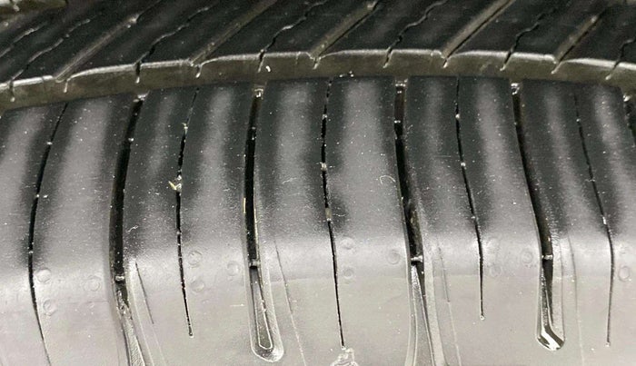 2022 Tata Safari XTA PLUS, Diesel, Automatic, 33,328 km, Right Rear Tyre Tread