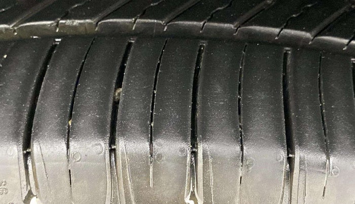 2022 Tata Safari XTA PLUS, Diesel, Automatic, 33,328 km, Left Front Tyre Tread