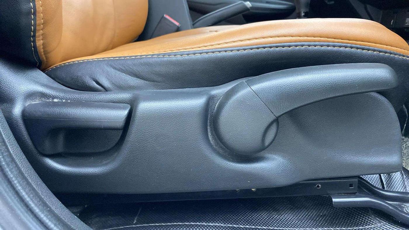 2018 Honda WR-V 1.2L I-VTEC S MT, Petrol, Manual, 68,497 km, Driver Side Adjustment Panel