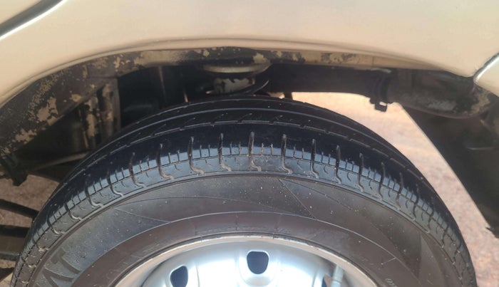 2009 Maruti Alto LXI, Petrol, Manual, 95,100 km, Left Rear Tyre Tread