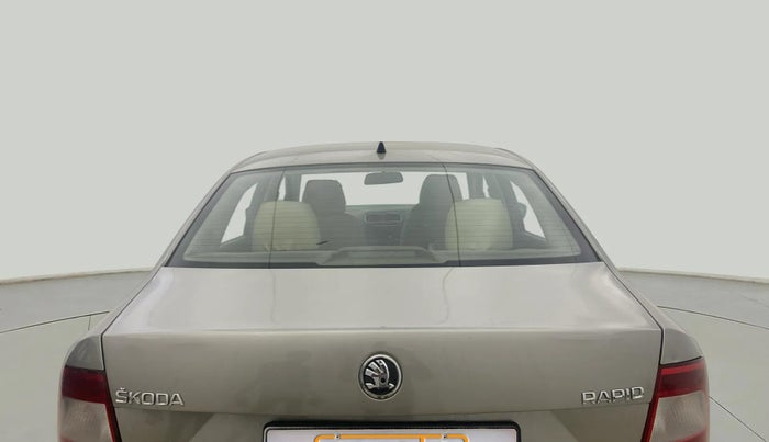 2015 Skoda Rapid AMBITION 1.6 MPI MT PLUS, Petrol, Manual, 64,193 km, Rear Windshield