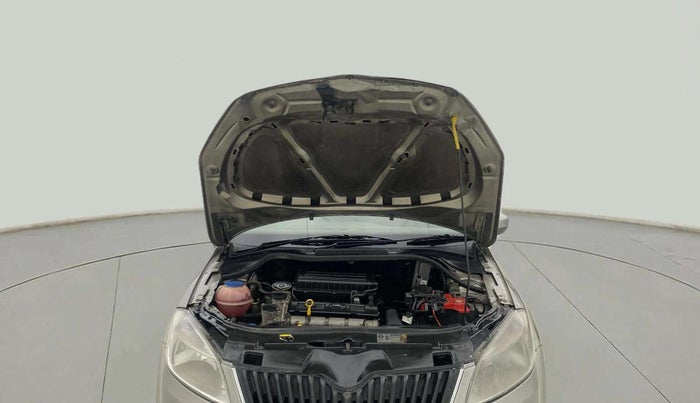 2015 Skoda Rapid AMBITION 1.6 MPI MT PLUS, Petrol, Manual, 64,193 km, Open Bonet
