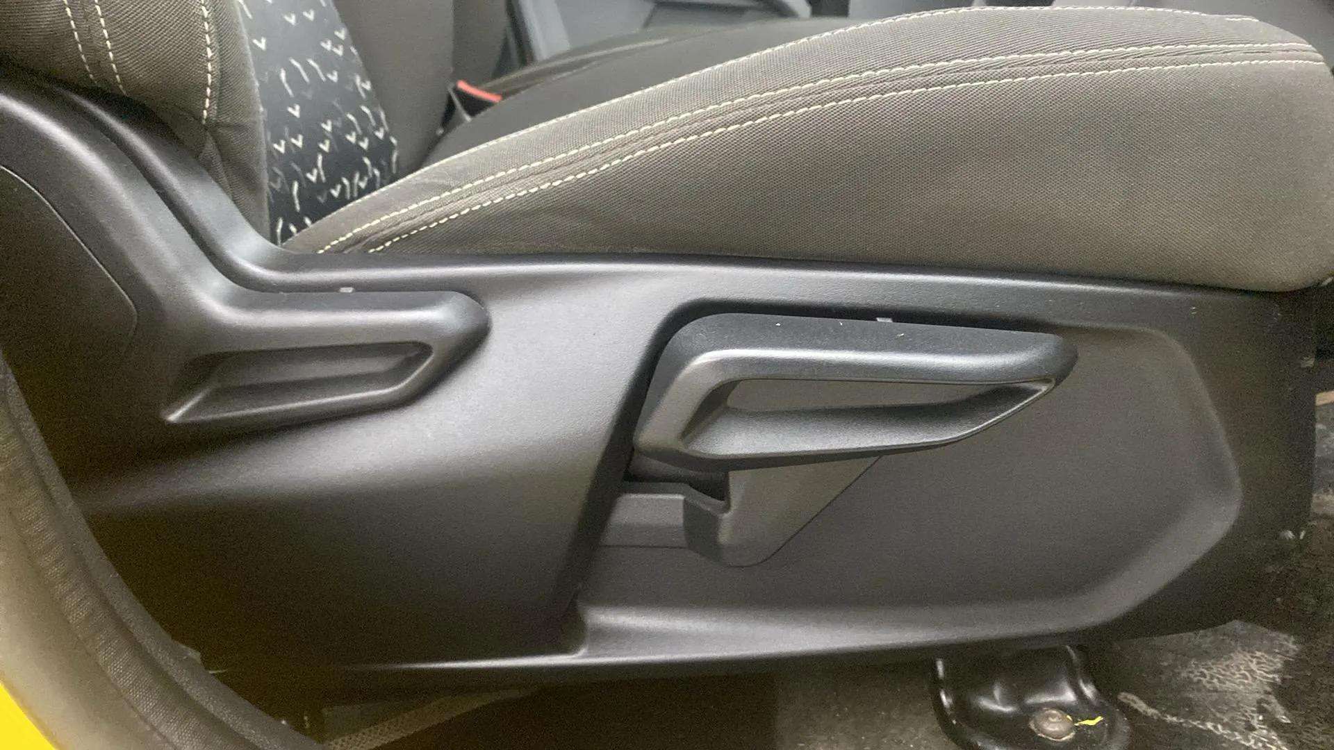 Driver-side-adjustment-panel-40