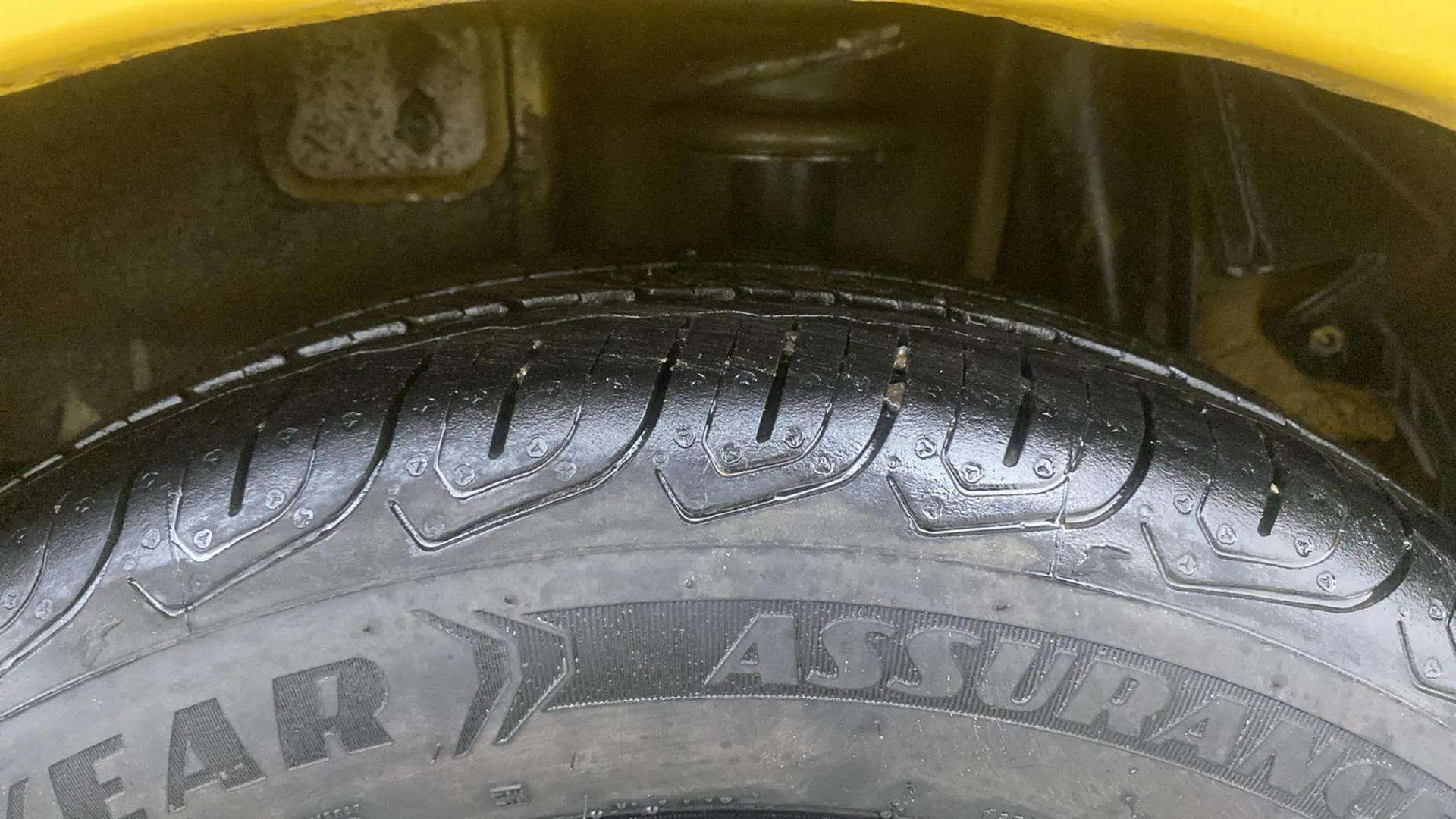 LHS-Rear-Tyre-Tread-21
