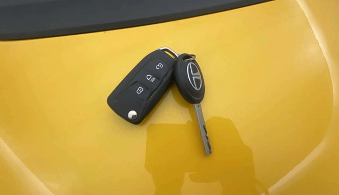 2020 Tata Tiago XZ PLUS PETROL, Petrol, Manual, 24,991 km, Key Close Up