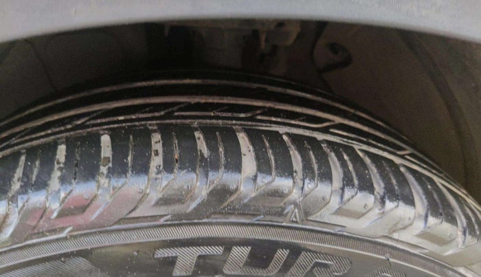 2016 Hyundai Tucson GLS 2WD AT DIESEL, Diesel, Automatic, 1,70,000 km, Left Front Tyre Tread
