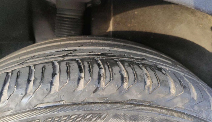 2016 Hyundai Tucson GLS 2WD AT DIESEL, Diesel, Automatic, 1,70,000 km, Right Rear Tyre Tread